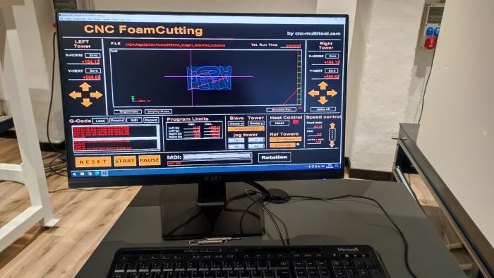 Pantalla de control con ajuste de velocidad en el corte por hilo caliente