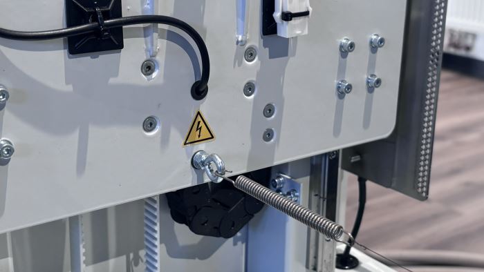 Soporte de muelle y tensión del hilo en máquina CNC de hilo caliente