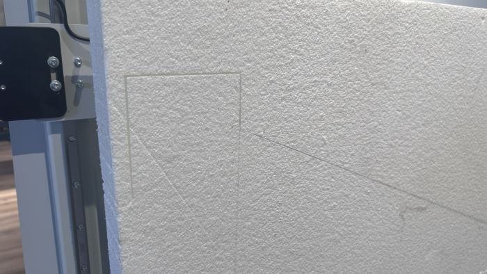 Corte de prueba en curso – proceso de ajuste de la temperatura del hilo