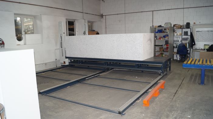 CUT3500SV con mesa de máquina variable y raíles largos