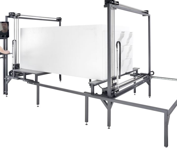 CUT2500S con mesa de máquina variable para EPS y XPS