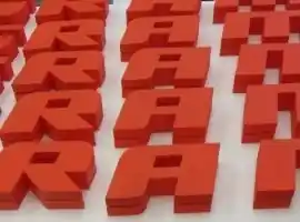 Proyecto de cliente de letras y logotipos con la serie CUT1600S