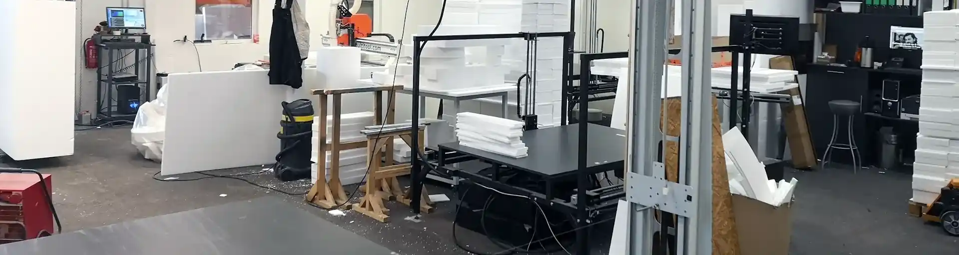 CUT1610S durante el mecanizado CNC de XPS