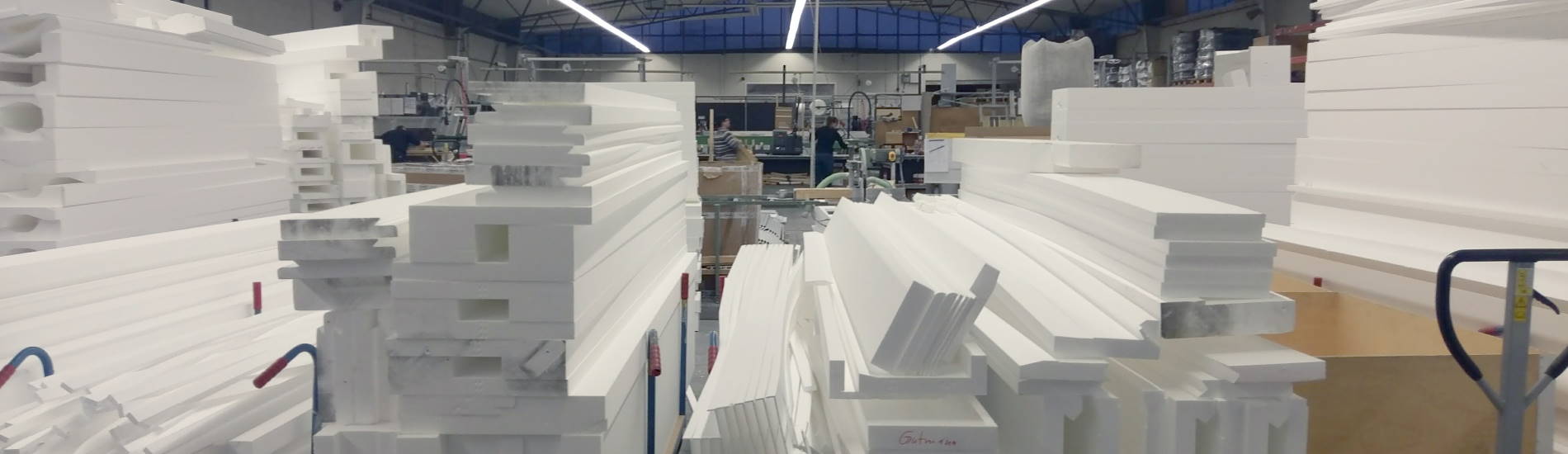 CUT4000S cutting concrete moldings from EPS and XPS